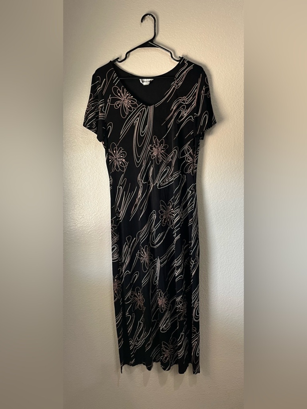 Danny & Nicole Black Maxi Dress with Pale Tan Floral Line Print Sz 12 TC0382